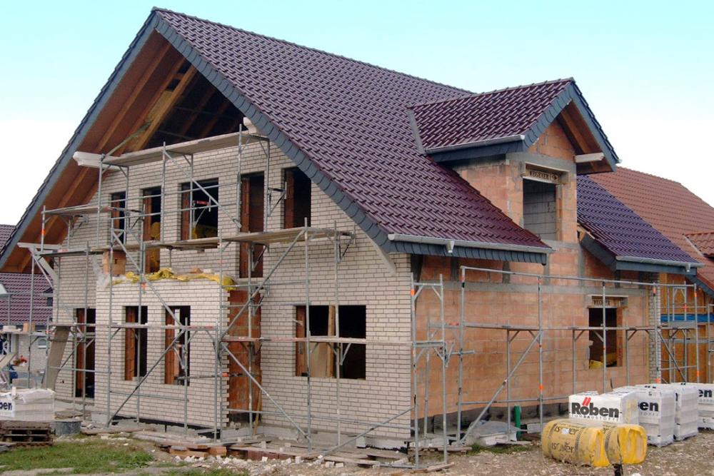 Die klassische Zweischalige Wand besteht aus dem Thermoziegel-Hintermauerwerk und der Klinkerfassade. Dazwischen liegt die Dämmschicht.