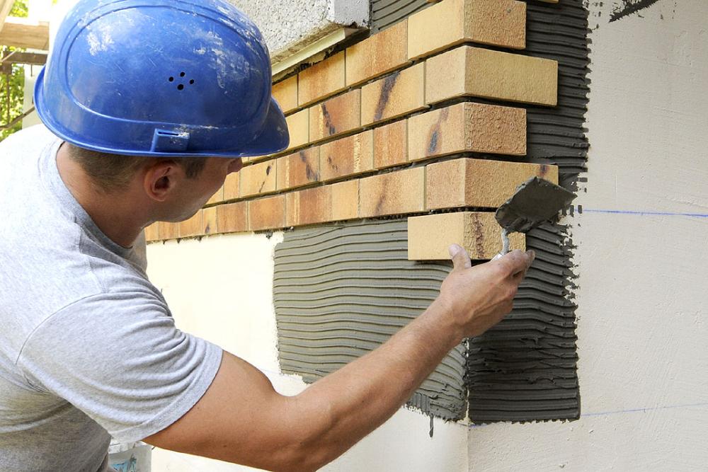 Röben Riemchen in Kombination mit Winkelriemchen stellen auf dem WDVS den Eindruck eines konventionellen Mauerwerks sicher.