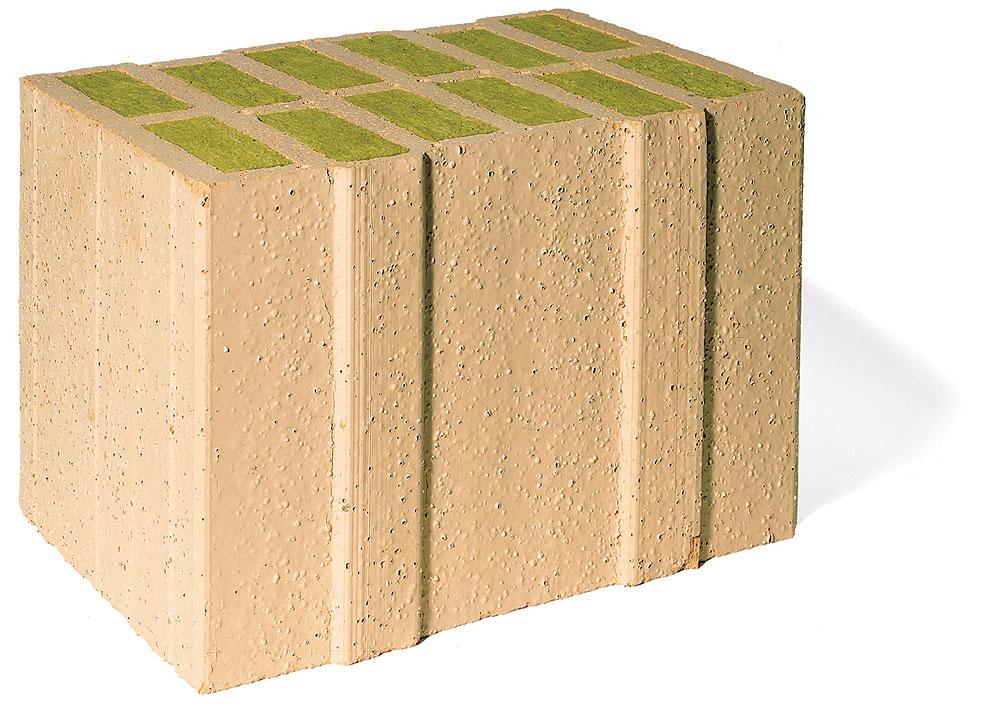 Der Dämmstoff kann nicht herausrieseln wenn der Ziegel geschnitten wird: Wasserabweisende Mineralwolle im Röben Thermoziegel.