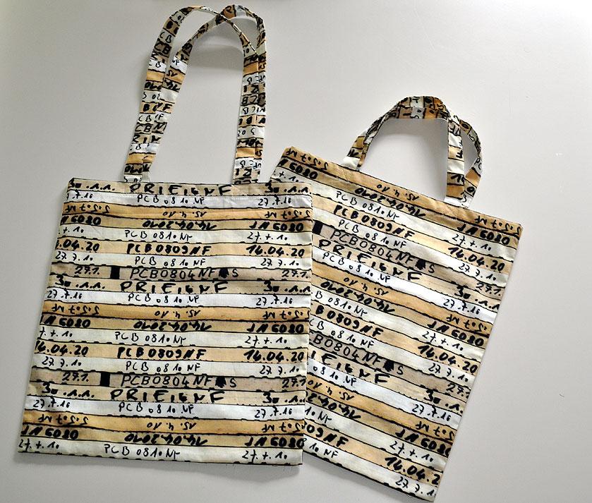 Erste Produkte: Taschen aus dem Klinker-Stoff