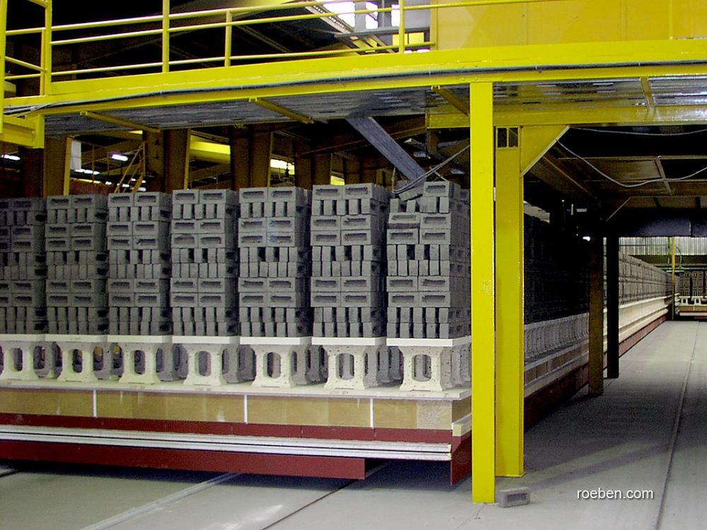 Ofenwagen mit Ziegelrohlingen
