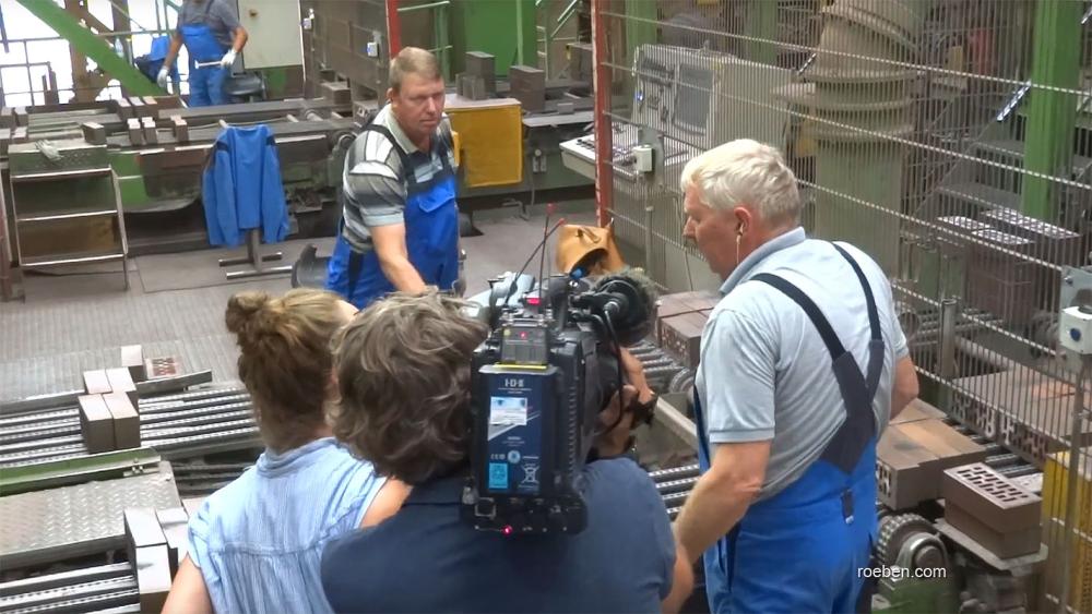 Der NDR dreht im Röben Klinkerwerk Querenstede