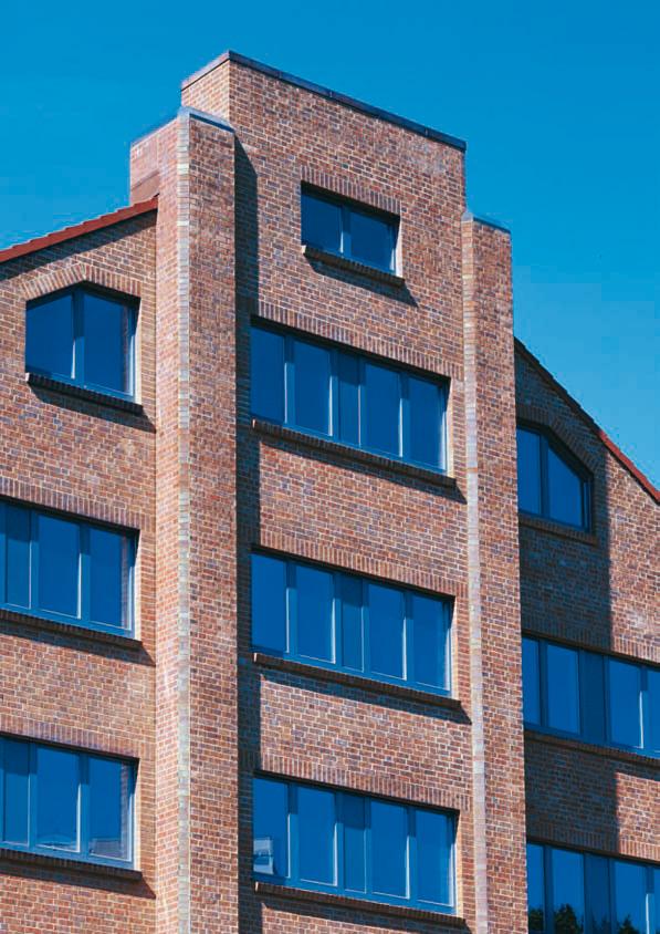 In dieses Hamburger Büro- und Verwaltungsgebäude wurden 6.000 m Röben-Fertigstürze und rund 5.000 m Röben Fenster-Fensterbänke eingebracht.