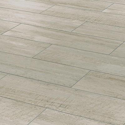 Beige Fliesenboden in Holzoptik.