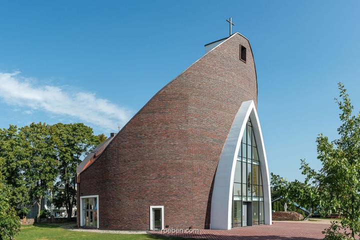 WIESMOOR rotblau-bunt für die Kirche der Alvito St. Ona Gemeinde in Alvitas