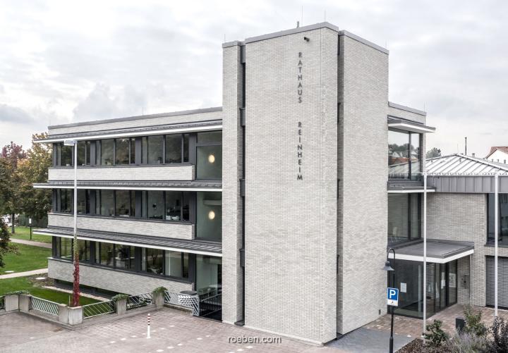 Saniertes 70er Jahre Gebäude: Röben Klinkerriemchen für das Rathaus in Reinheim