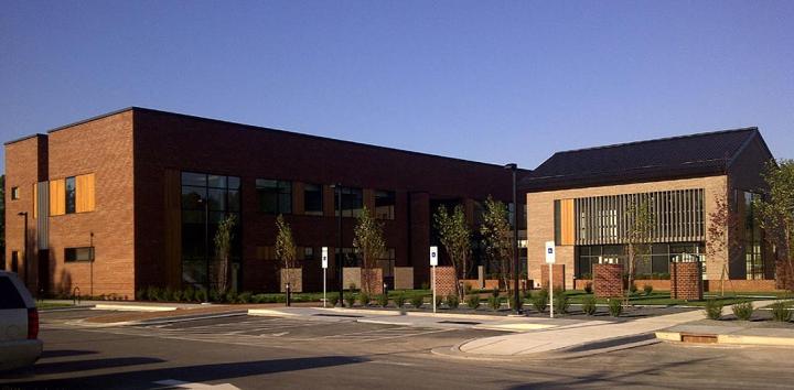 Der Neubau des amerikanischen Klinkerunternehmens Triangle Brick, einem Unternehmen der friesischen Röben-Gruppe.
