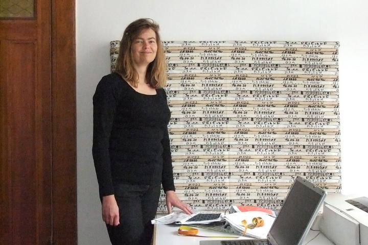 Die Berliner Architektin und Designerin Anke Bruse präsentiert ihren Klinker-Stoff Die Berliner Architektin und Designerin Anke Bruse präsentiert ihren Klinker-Stoff