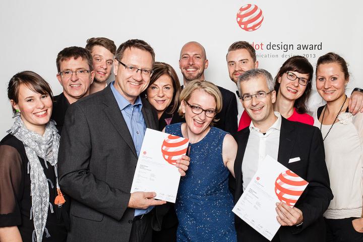 Der Red Dot Award wurde am 18. Oktober im Rahmen einer großen Festveranstaltung in Berlin überreicht: Eckart Linow (Röben) und das KopfKunst-Team (Foto: Red Dot)