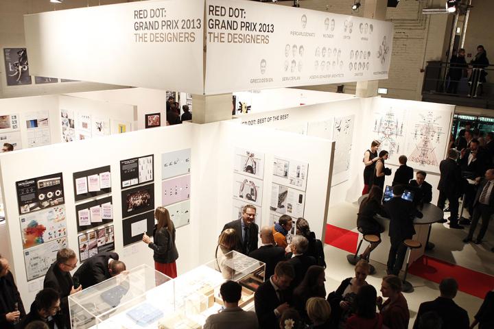 Nach der Preisverleihung: Die Röben Brick-Design Kampagne in der Red Dot Ausstellung, Berlin (Foto: Red Dot)