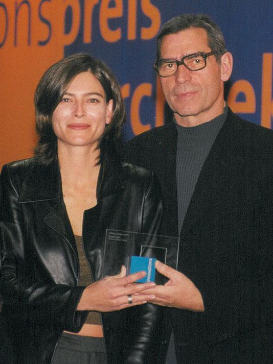 Röben Feinsteinzeug gewinnt Innovationspreis Architektur: Designerin Maruxa Garcia Mendez-Bencomo und Prof. Manfred Strecker