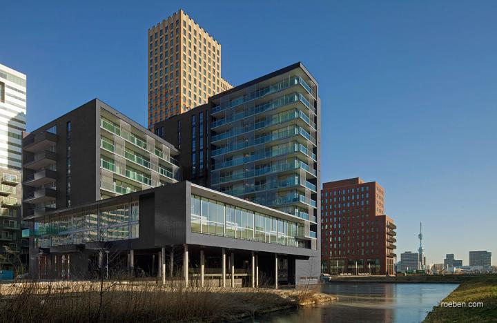 Amsterdam: Wohnhochhaus von Bedaux de Brouwer Architecten. Klinker FARO schwarz-nuanciert | Foto: Luuk Kramer