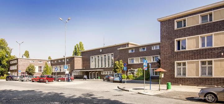 Der Bahnhof Glogau (PL) nach der Sanierung mit Röben Klinkerriemchen ADELAIDE burgund | Foto: PrzemysÅ‚aw Piwowar