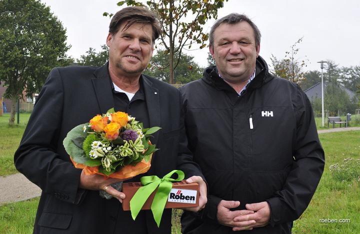 Klinker-Gewinner und -Spender Michael Kiefer mit Bürgermeister Peter Hopfstock