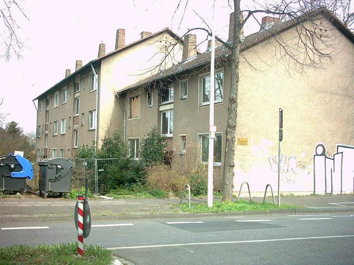 Mehrfamilienhaus der VEBOWAG, Bonn, vor der Sanierung.