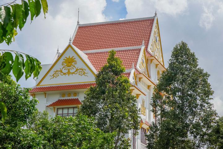 Binh Duc Temple in Cao Dai, Vietnam. Röben Dachziegel FLANDERNplus rot-engobiert | Foto: Ngo Phuong Thanh