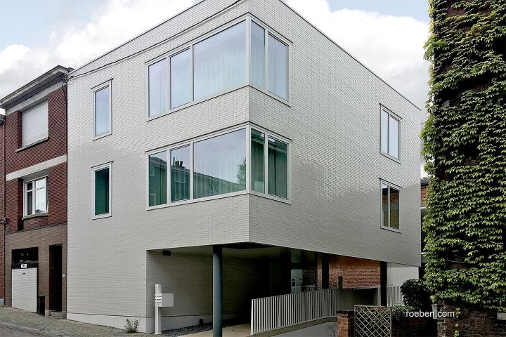 Wohnhaus in Lüttich (B): Weiß glasierte Keramik-Klinker perlweiß LDF