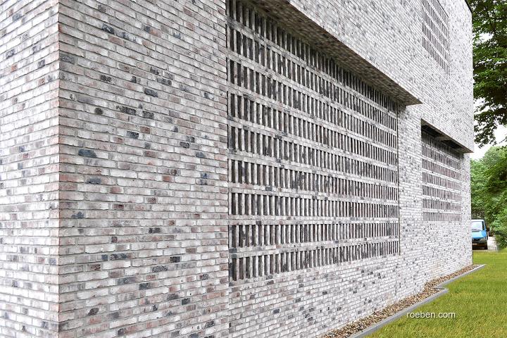 Schöne Details beim Schul-Neubau in Hamburg: WIESMOOR kohle-weiß im DF