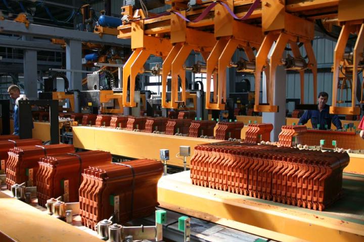 Eine hochautomatisierte Produktion und aufwändige Qualitätskontrollen sichern die hohe Güte jedes einzelnen Dachziegels. Eine hochautomatisierte Produktion und aufwändige Qualitätskontrollen sichern die hohe Güte jedes einzelnen Dachziegels.
