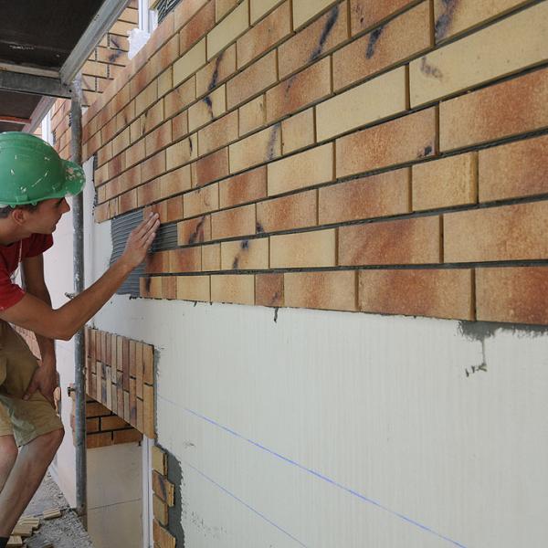 Röben Klinkerriemchen für das WDVS als &quot;Brick-Design&quot; Sonderanfertigung