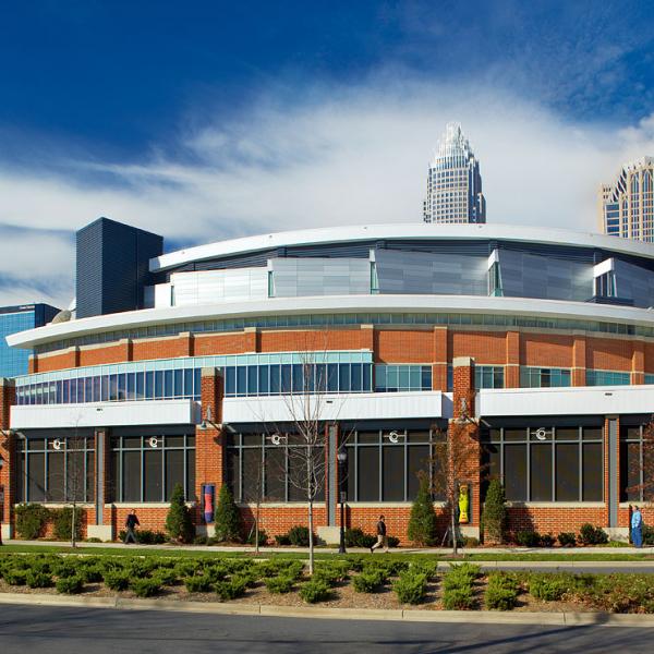 Time Warner Cable Arena Charlotte (USA), Triangle Brick/Röben Klinker BOBCATS rot geflammt und gelb nuanciert