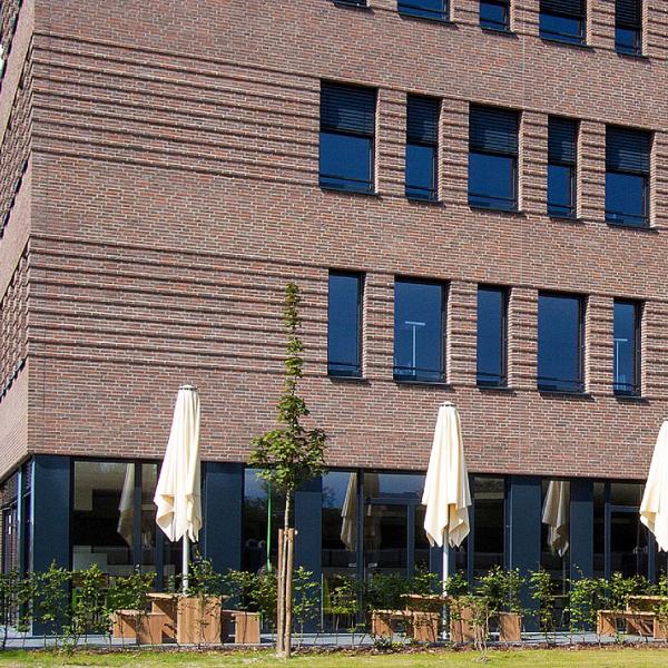 Bürogebäude Münster: Röben Handformverblender WIESMOOR kohle-bunt, DF | Foto: Micheal Dedeke