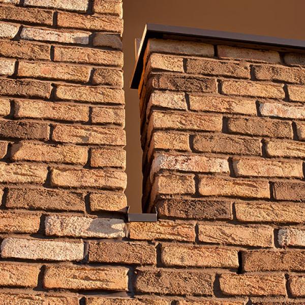 &bdquo;Austrian brick and roof award&quot;: Röben Handformverblender MOORBRAND torf-bunt