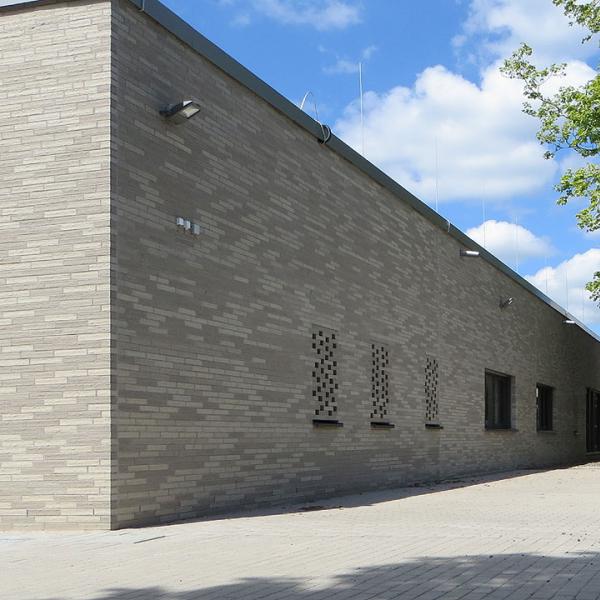Der Röben Keramik-Klinker YUKON im Lang-Dünnformat (LDF) betont die klare Architektur der Kindertagesstätte in Saarlouis