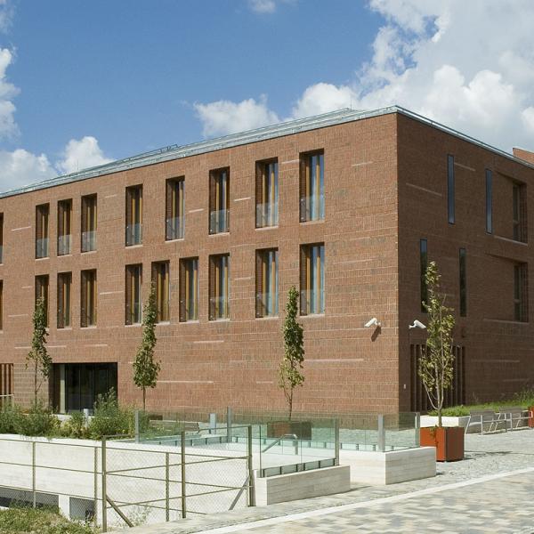Gericht in Debrecen (HU): Röben Handformverblender FEHNBRAND hellrot-bunt