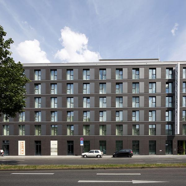 Courtyard by Marriott, Köln: Röben Klinker FARO schwarz-nuanciert | Foto: Cornelia Suhan