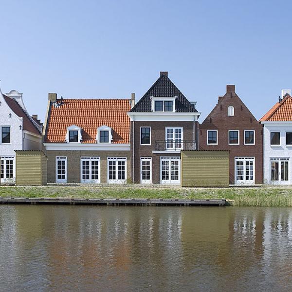 Nach dem Vorbild historischer, holländischer Festungsstädte entstand die Ferienanlage.