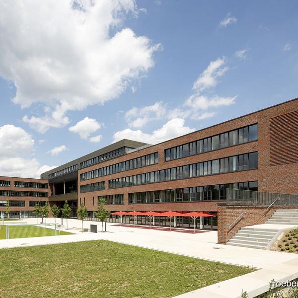 Hauptverwaltung von „Engelbert Strauss“: Röben Handstrichziegel WIESMOOR kohle-bunt, Sondersortierung Brick-Design® | Foto: Cornelia Suhan