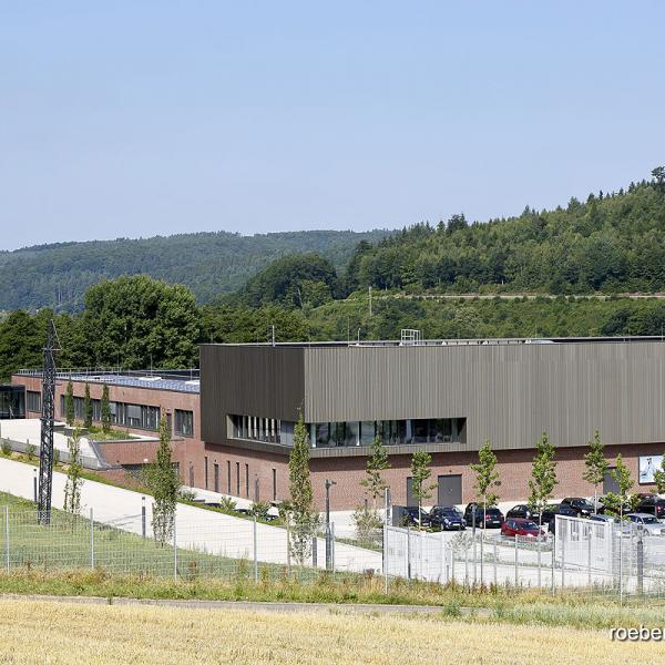 Hauptverwaltung von „Engelbert Strauss“: Röben Handstrichziegel WIESMOOR kohle-bunt, Sondersortierung Brick-Design® | Foto: Cornelia Suhan