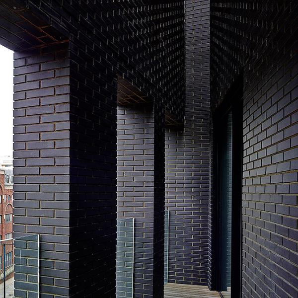 240 Blackfriars Road, London: Röben Klinker FARO schwarz-nuanciert, glatt DF 9cm | Foto: Timothy Soar