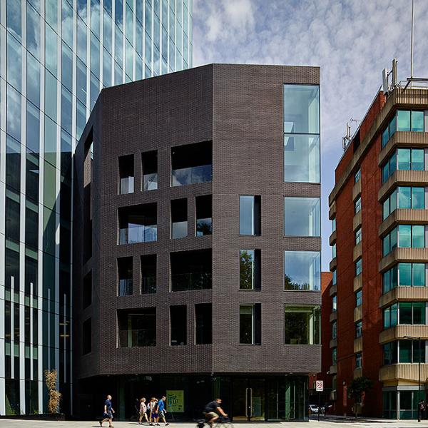 240 Blackfriars Road, London: Röben Klinker FARO schwarz-nuanciert, glatt DF 9cm | Foto: Timothy Soar