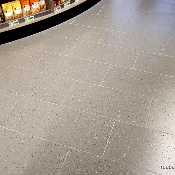 EDEKA ganz elegant: Röben Feinsteinzeug VIGRANIT anthrazit im Format 60x30 cm