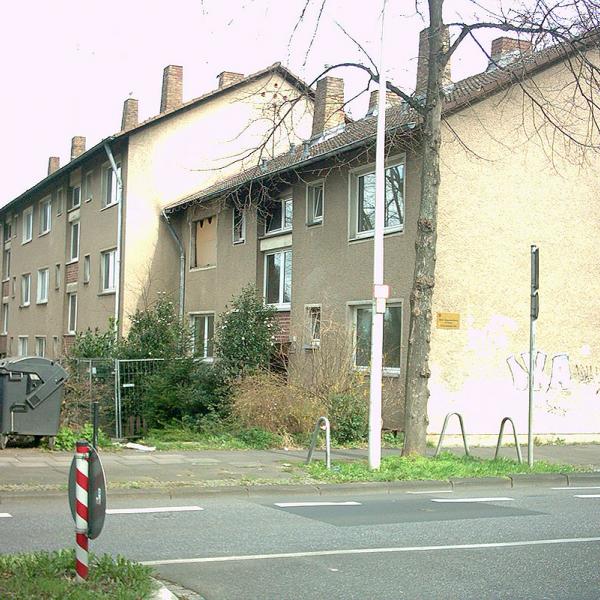 Mehrfamilienhaus der VEBOWAG, Bonn, vor der Sanierung.