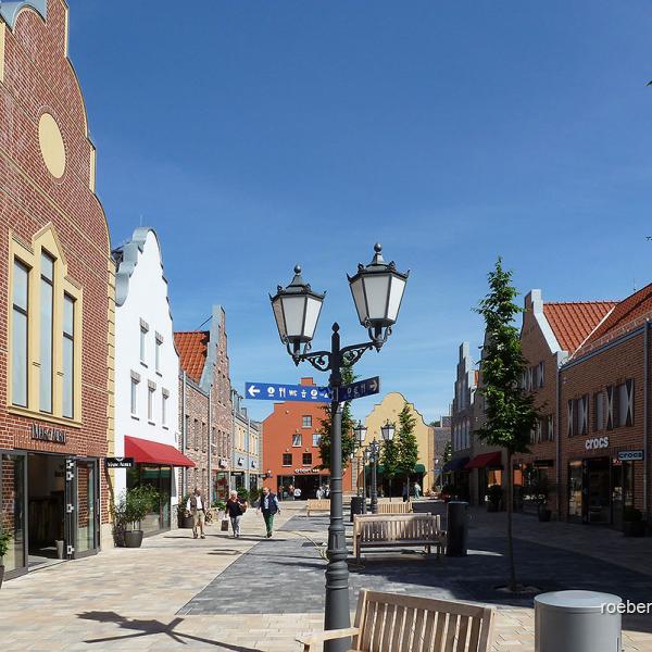 Die Fassaden des FOC Ochtrup wurden mit unterschiedlichsten Klinkerriemchen des Röben Sortiments bekleidet.