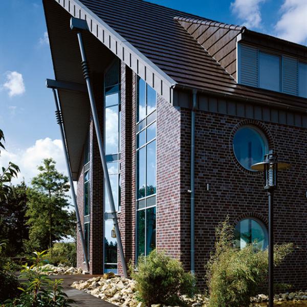 Ein Haus wie ein Schiff, Bürogebäude in Neermoor, Ostfriesland
