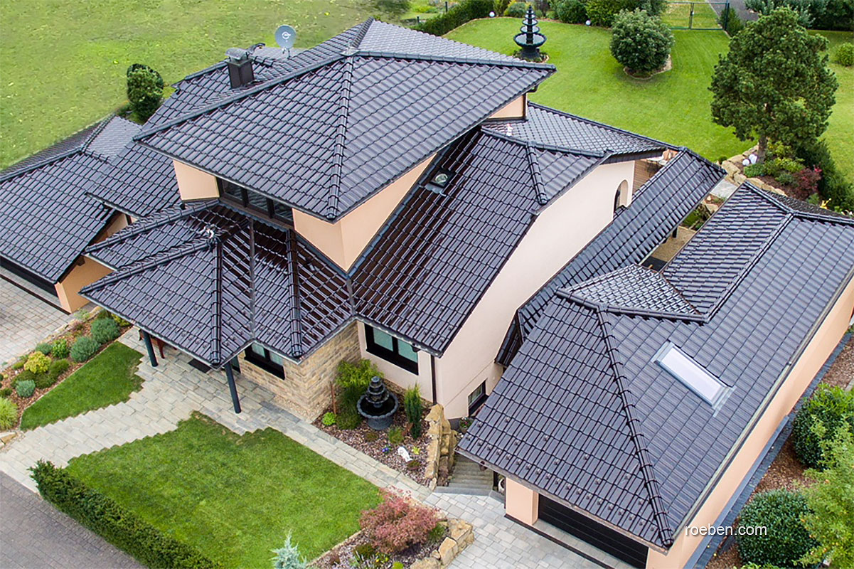 Aufwändige Dacheindeckung, perfekt gelöst: FLANDERNplus brazil | Foto: Overbeck Bedachungen
