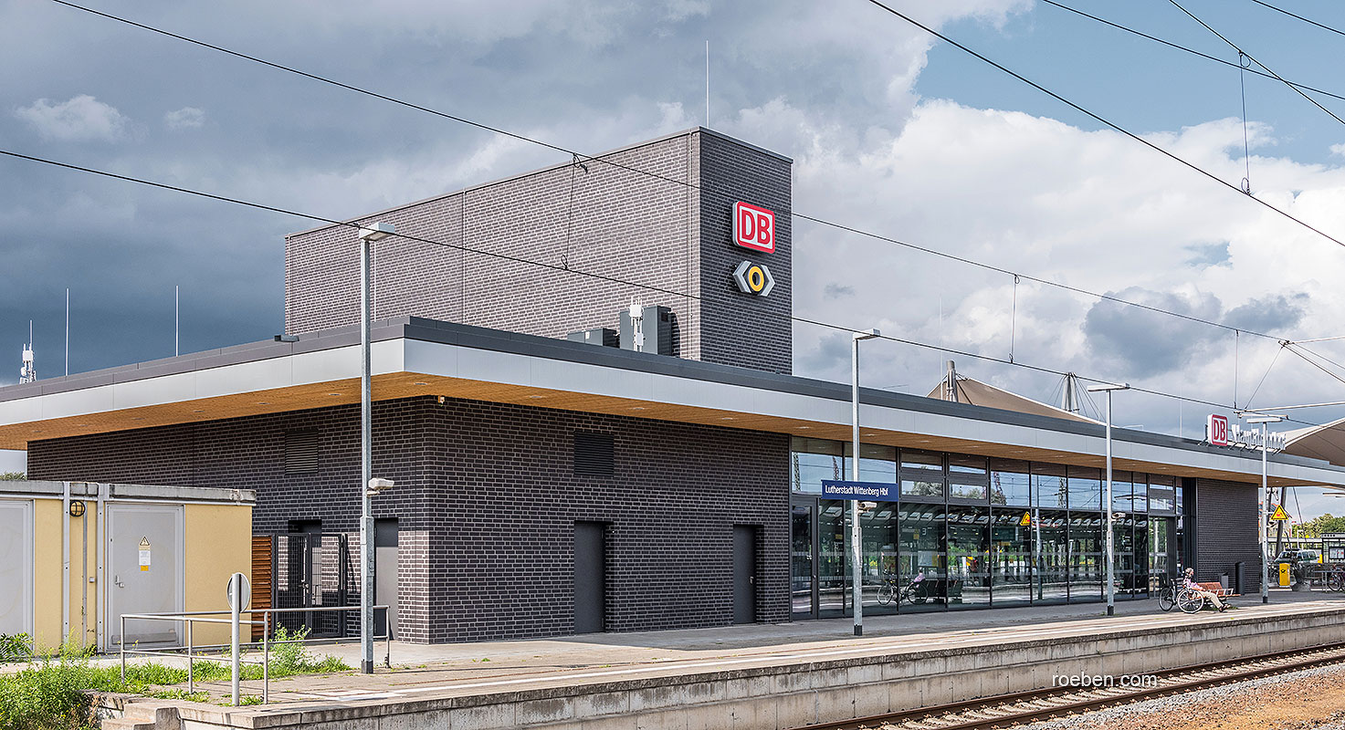 Neubau des Bahnhofsgebäudes in Lutherstadt Wittenberg: Röben Klinker FARO schwarz-nuanciert | Foto: Frank Herfort