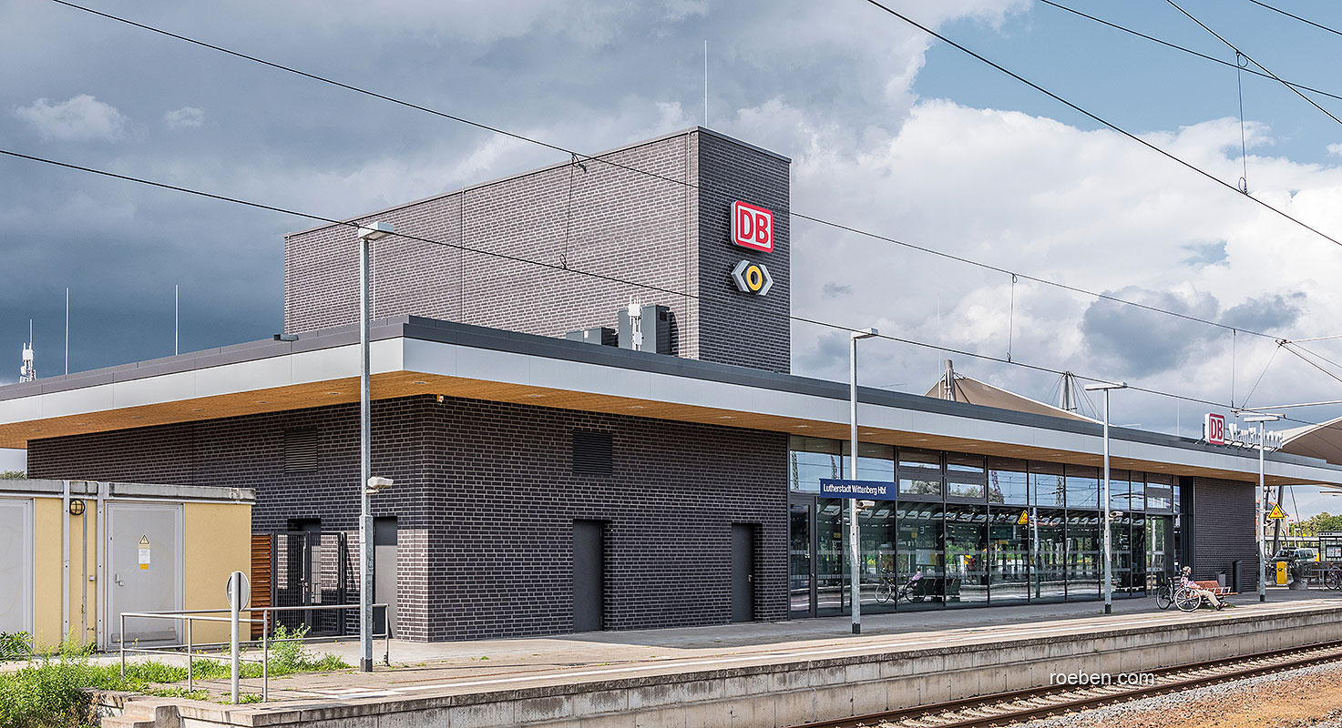 Neubau des Bahnhofsgebäudes in Lutherstadt Wittenberg: Röben Klinker FARO schwarz-nuanciert | Foto: Frank Herfort